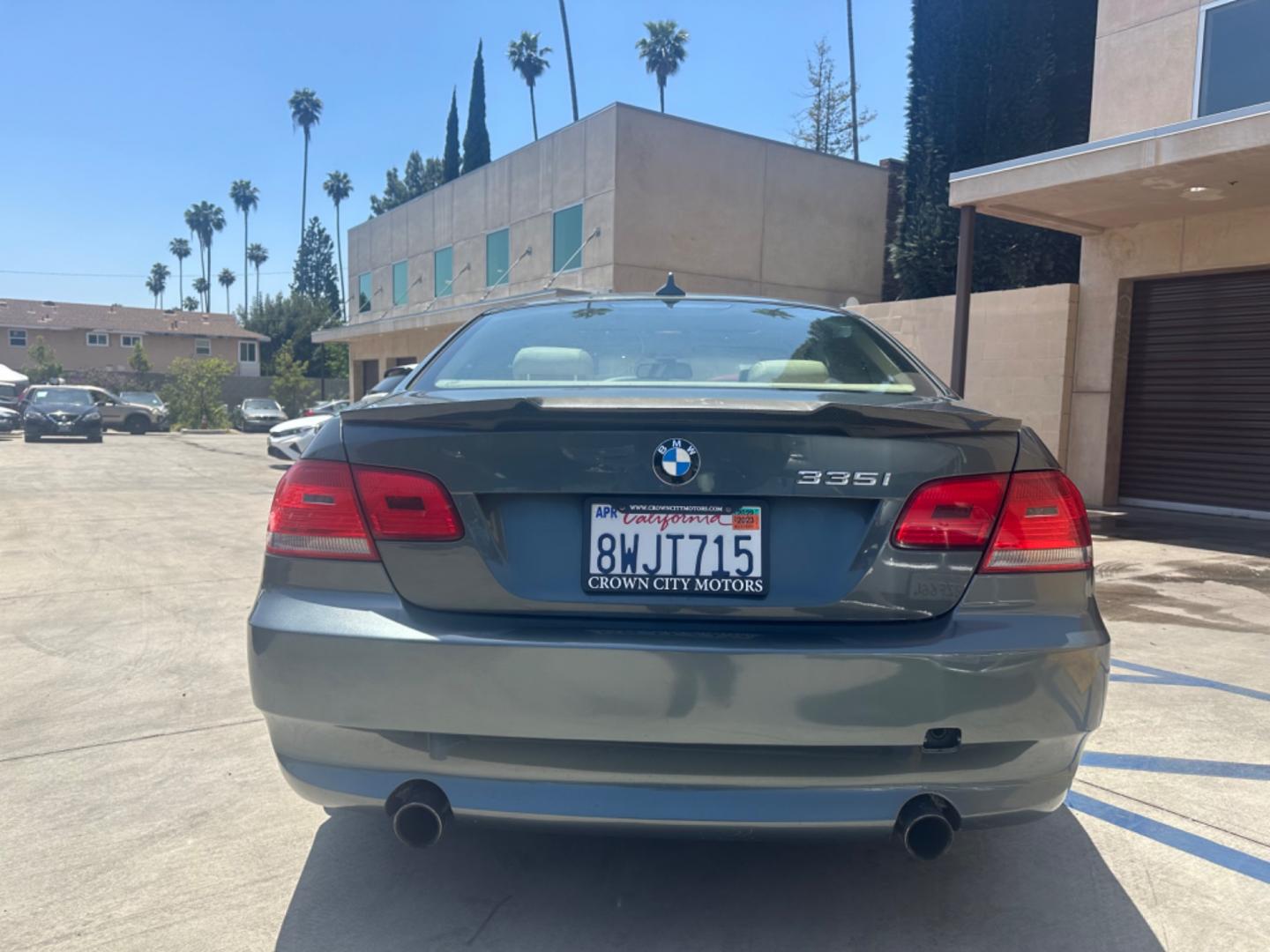 2009 Gray /BEIGE BMW 3-Series 335i Coupe (WBAWB73589P) with an 3.0L L6 DOHC 24V engine, AUTOMATIC transmission, located at 30 S. Berkeley Avenue, Pasadena, CA, 91107, (626) 248-7567, 34.145447, -118.109398 - Looking for a stylish and powerful vehicle in Pasadena, CA? Explore our inventory to find the impressive 2009 BMW 3-Series 335i Coupe, available now at our dealership! As your trusted Buy Here Pay Here (BHPH) dealer serving Los Angeles County, we specialize in providing top-quality used cars and sea - Photo#4